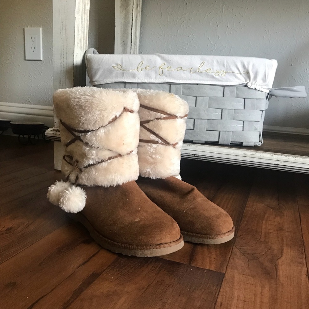 Makalu Faux Fur Trimmed Boots